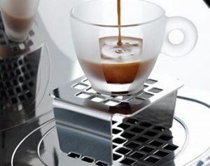 illy-X1-espresso-machine-includes-a-stand-to-avoid-splatter